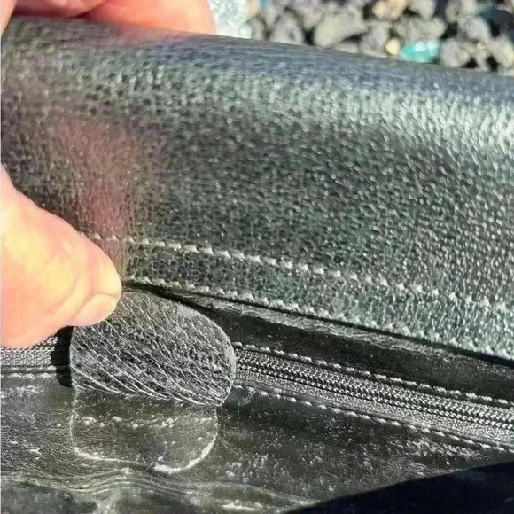 Authentic 1990 Gucci two way leather “One of one. Will not relist.” - Picture 12 of 15